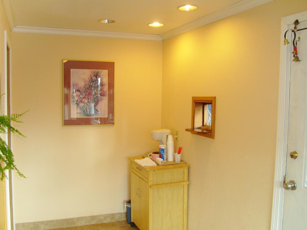 Stagecoach Inn Motel Molalla Bagian luar foto